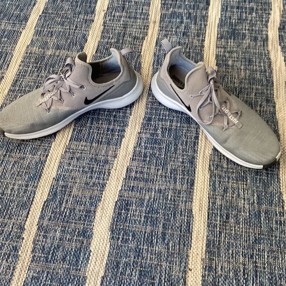 NIKE TRAINING SHOES Size 13 - Picture 2 of 4